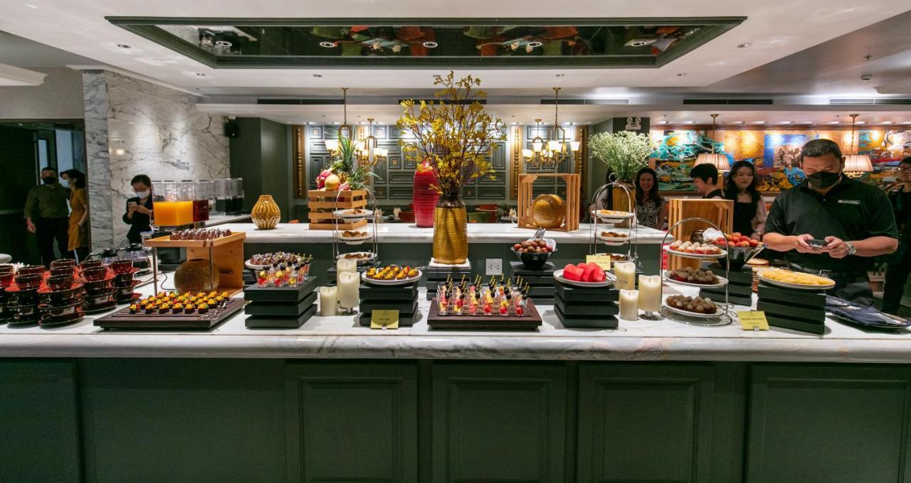 Peridot Grand Luxury Boutique Hotel Ханой Экстерьер фото A dessert buffet at a hotel