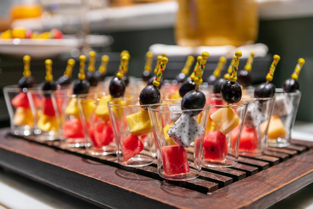 Peridot Grand Luxury Boutique Hotel Ханой Экстерьер фото Fruit salad
