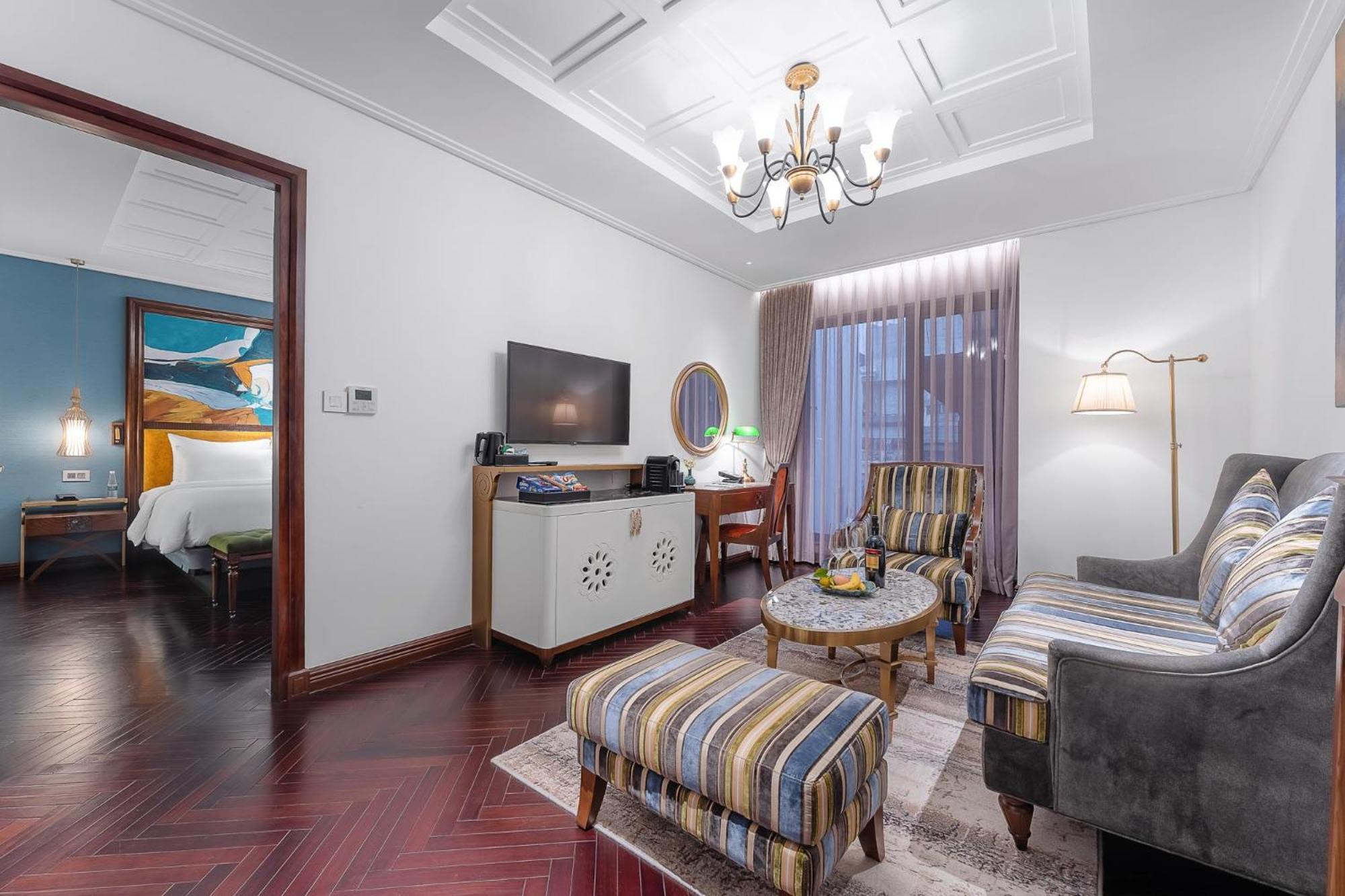 Peridot Grand Luxury Boutique Hotel Ханой Экстерьер фото A suite at the hotel
