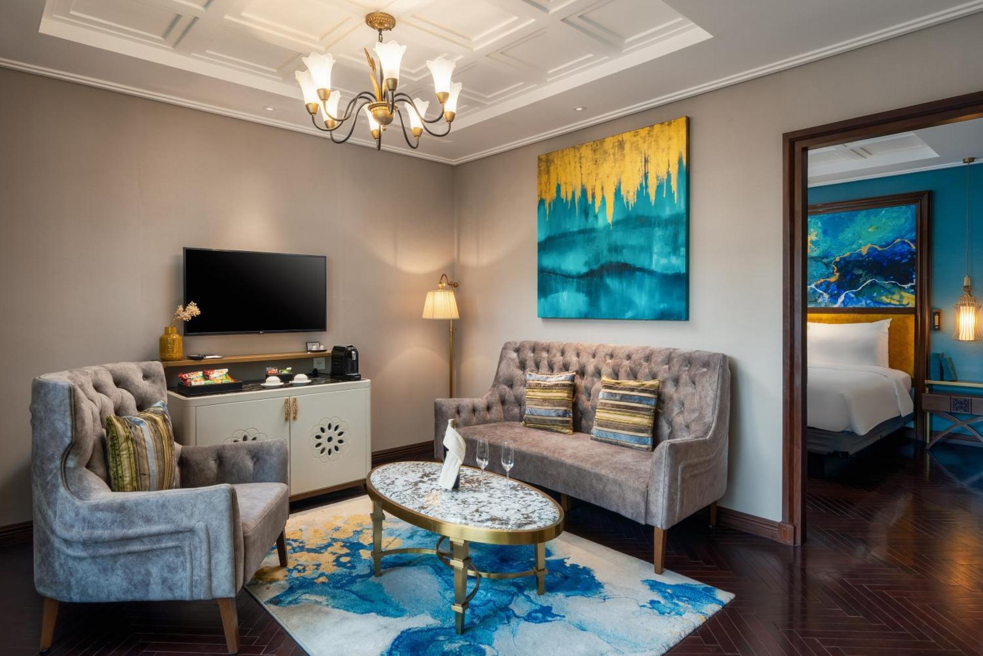 Peridot Grand Luxury Boutique Hotel Ханой Экстерьер фото Suite